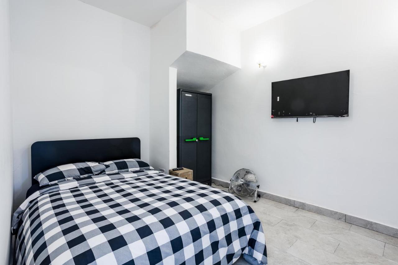 4 Bedroom House With Garden, Parking & 3 Mins Walking Distance From Train Station London Luaran gambar