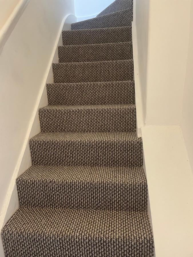 4 Bedroom House With Garden, Parking & 3 Mins Walking Distance From Train Station London Luaran gambar