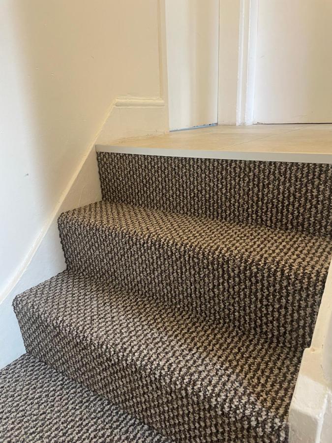 4 Bedroom House With Garden, Parking & 3 Mins Walking Distance From Train Station London Luaran gambar